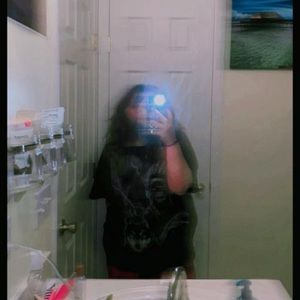 Meet your Posher, Lara